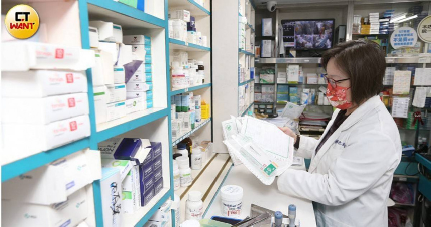 近期各大醫療院所急診室爆滿，除了加護病房一位難求，醫護人力也相當吃緊，股醫護出走潮正在醞釀。（示意圖／趙世勳攝）