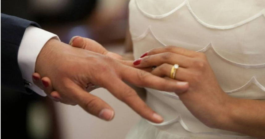 黃婦前往銀行1次提領510萬元，並聲稱要替女兒籌辦婚禮，所幸警方及時勸說才阻詐。（示意圖／翻攝Pexels）