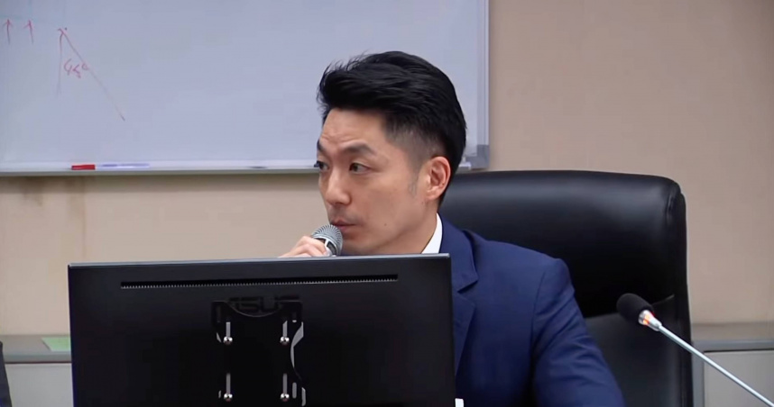 臺北市長蔣萬安今（24）日率市府團隊赴北市議會向民眾黨團及侯漢廷議員說明重大議案。（圖／截自中時新聞網直播）