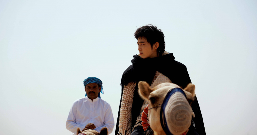 小樂吳思賢睽違9年推出第3張個人專輯《Let Go》，同名主打歌MV遠赴杜拜拍攝。（圖／華納音樂提供）