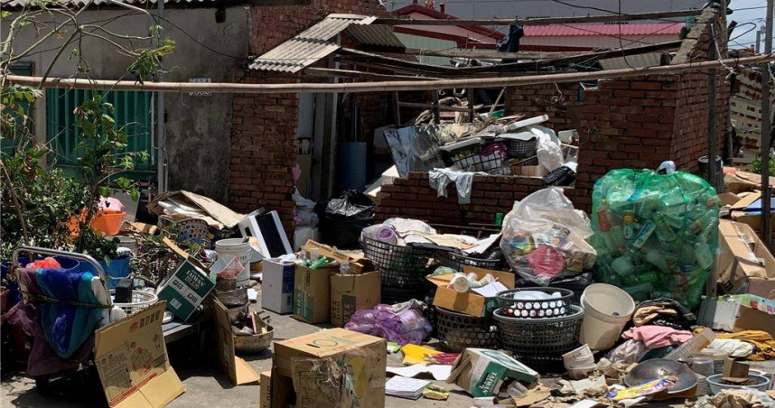 丹娜絲造成台南市災區清出平時全市半年的垃圾量，台南市環保局在外縣市支援下，10天完成清運。（圖／中國時報郭良傑攝）