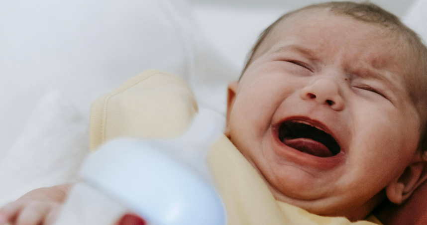 母嬰品牌「媽媽餵Mamaway」聲稱配方奶含糖量高，引發外界質疑。（示意圖／翻攝Pexels）