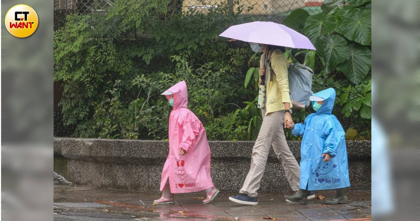 中醫嗆向署針對全台灣14縣市發布豪大雨特報，有雨天氣預估持續至明天晚上。（示意圖／CTWANT資料照）