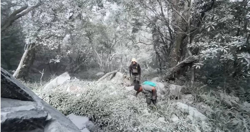 林業保育署花蓮分署派遣2支特遣隊，分別從「光復林道」、「萬榮林道」兵分兩路，深入險峻山區進行現場探勘。其中，從光復林道入山的9人特遣隊歷經8天行程，終於在今日平安返回。（圖／翻攝FB／行政院發言人）