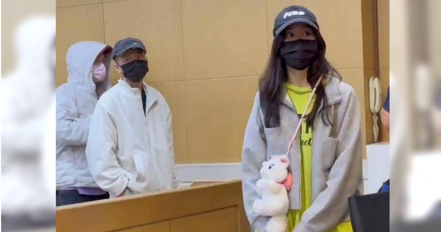 檢方訊後聲押禁見信義雙屍命案上游李男，圖為先前交保的蘇女（右）鍾男（左）謝男（中）。（圖／中天新聞）