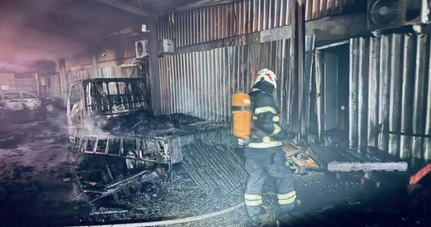 深夜驚傳大火！里港果菜市場陷火海　延燒多攤幸無人傷亡