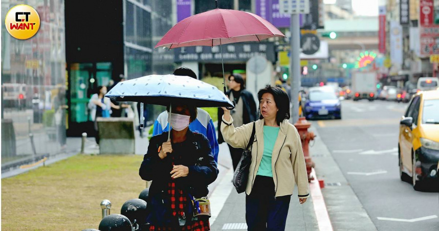 未來一周鋒面接力影響，中部以北降雨機率偏高。（圖／周志籠攝）