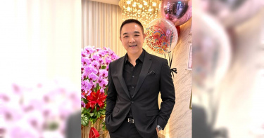 日不少好友發現，小亮哥整個人看起來神采奕奕，整個人煥然一新。（圖／品牌提供）