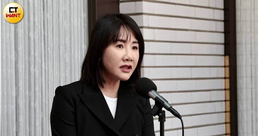 謝衣鳯回應家人涉案，表示尊重司法調查，盼最終還父母清白。（圖／黃耀徵攝）