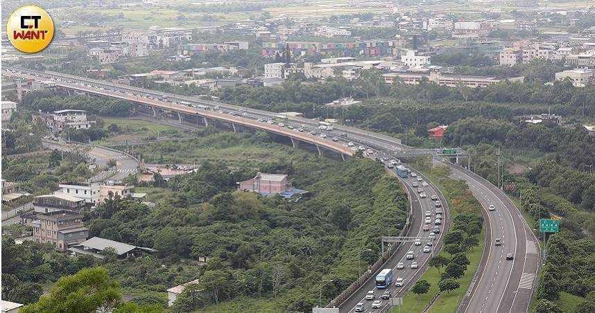 國慶連假11日進入收假日，國道將湧現北返車潮，其中國5宜蘭至坪林恐連續壅塞12小時。（示意圖／李宗明攝）