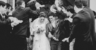 新人喜辦婚禮!失散生父突闖教堂擋婚…激動喊:你們是親兄妹