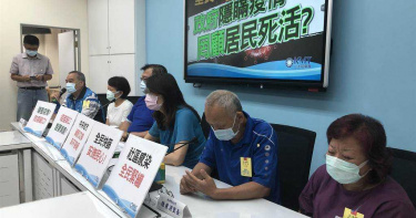 疫情連環爆中央未告知 里長含淚痛批