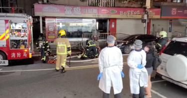 和平醫院旁餐廳凌晨竄黑煙! 店家:疫情停業又遇火警 營業損失大了