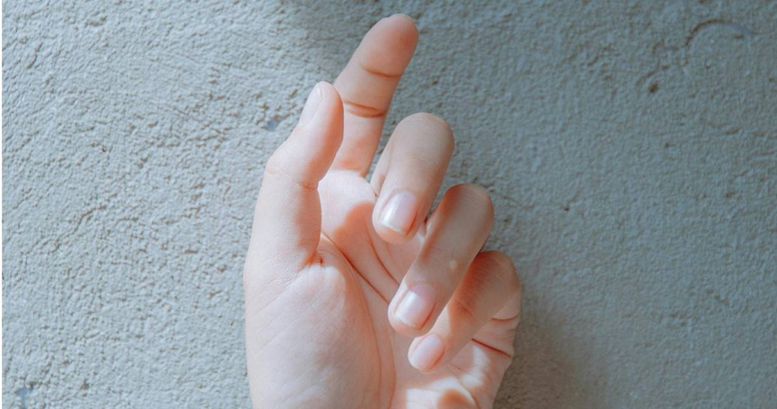 醫師表示，折手指跟關節炎、手指變粗沒直接關聯。（示意圖／Pexels）