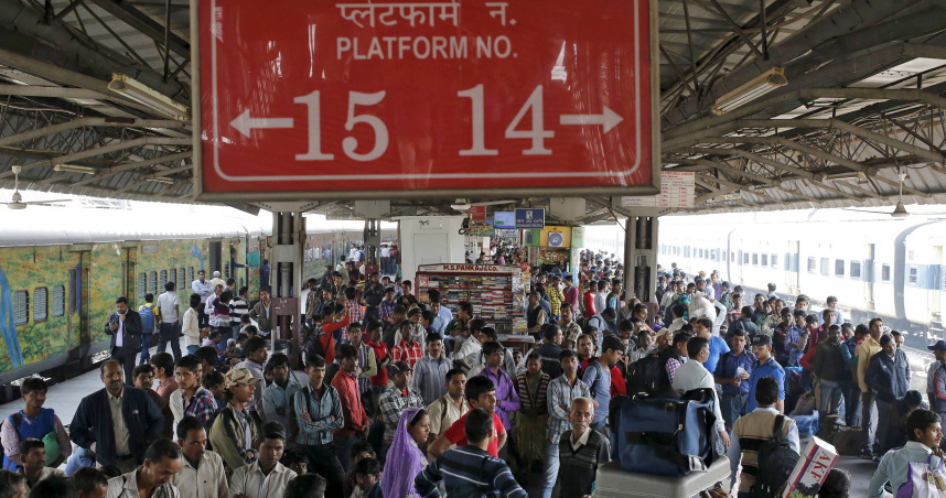 印度新德里（New Delhi）車站踩踏意外發生現場。（示意圖／達志／路透社）