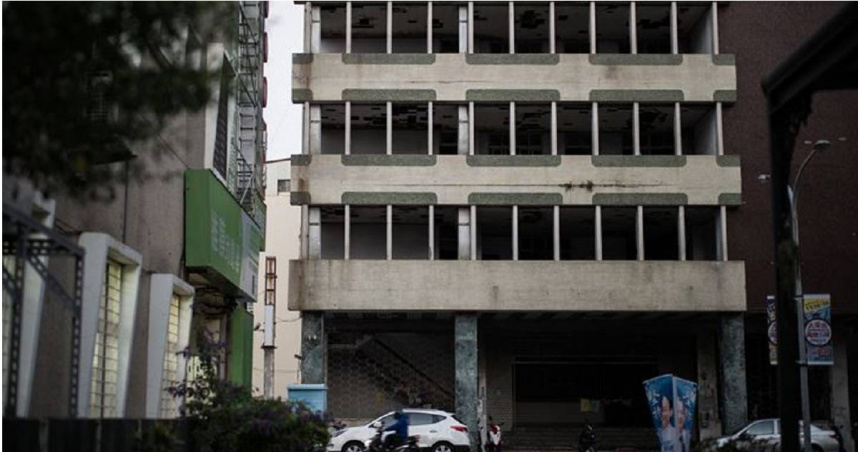 台南市一名48歲徐姓男子日前被家屬通報失蹤，怎料失聯多日後他竟被發現，陳屍在「全台最大鬼屋」杏林醫院的電梯井內。（圖／三立新聞網提供）