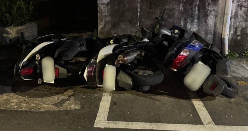 嫌犯周男表示自己因失業收入不穩而心情鬱悶，為求宣洩才會將路邊的機車隨意推倒。（圖／翻攝畫面）