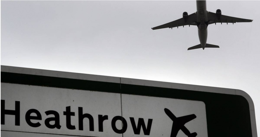 英國倫敦希斯洛機場（Heathrow Airport）因變電站火災而發生「大規模停電」。（圖／達志／美聯社）