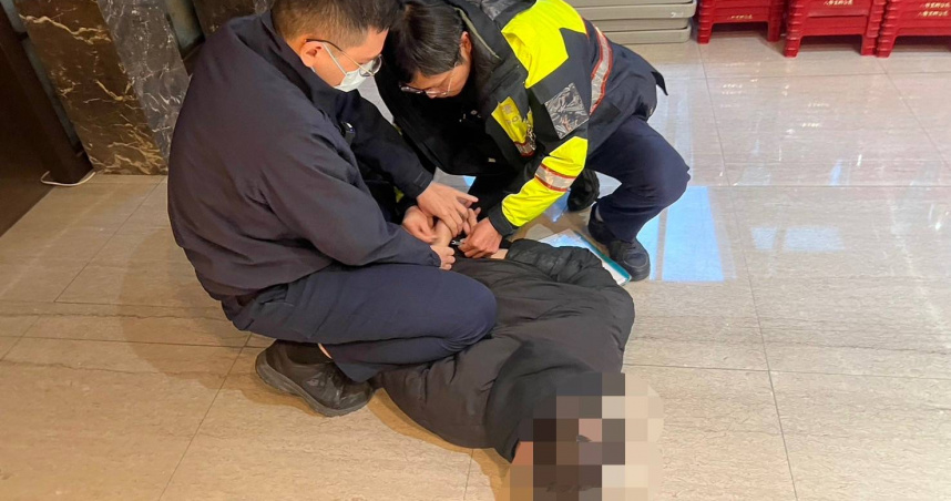 馮姓騎士騎噪音車沿路違規拒檢逃逸，林口警祭出25張罰單並於29日將其拘提到案。（圖／翻攝畫面）