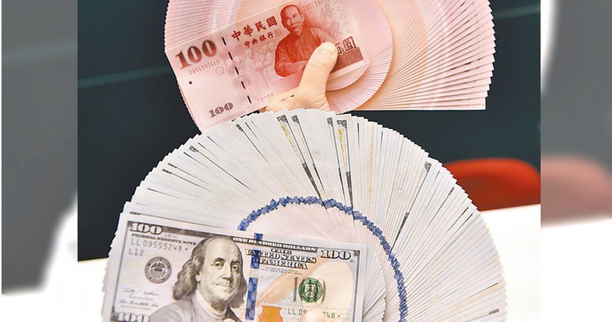 中央銀行外匯局長蔡烱民7日表示，新台幣15年來升值19.4％，對美貿易順差擴大是因有500～600億美元的電子資通信產品，這與匯率沒有關係。（圖／報系資料照）
