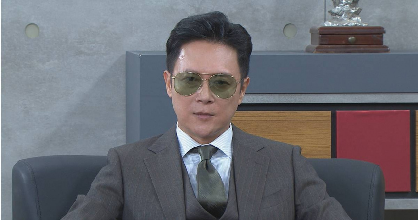 王燦視網膜剝離後復工，戴墨鏡演出《好運來》。（圖／民視）