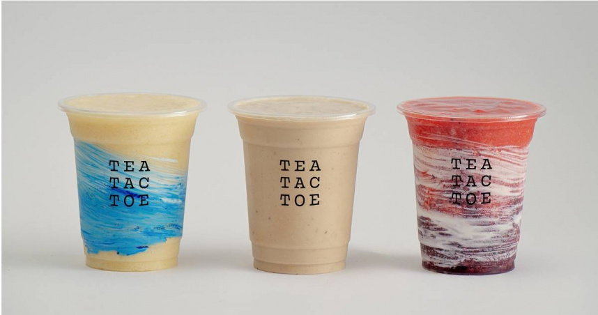 TEA TAC TOE推出經典果昔、機能果昔與綠果昔三大系列，價位落在120～160元間。（因限塑政策實際以紙杯提供，圖／TEA TAC TOE提供）