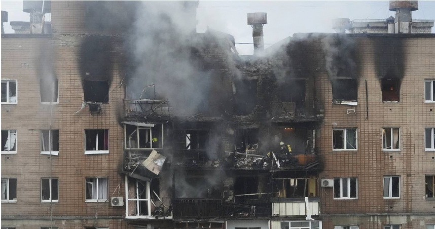 俄羅斯6日晚間至7日凌晨，對烏克蘭第2大城哈爾科夫（Kharkiv）發動大規模無人機與轟炸機襲擊。（圖／達志／美聯社）