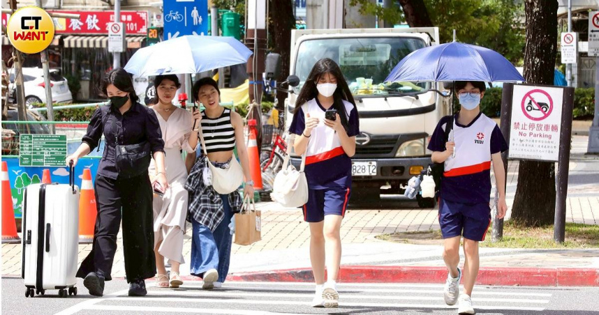 明天大台北地區及中南部近山區有局部36度左右或以上高溫發生，午後降雨範圍也較前幾天縮減。（示意圖／方萬民攝）