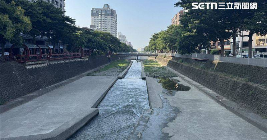 台中今（6日）清晨發生一起墜溪意外。（圖／三立新聞網提供）