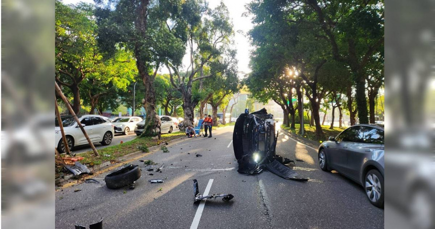 北市大安區辛亥路、台大社科院後方17日上午發生一起車禍事故。（圖／翻攝畫面）