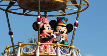 美國佛州迪士尼世界發生表演意外，一顆181公斤巨型石球道具在表演時脫軌。（示意圖／翻攝自unsplash）