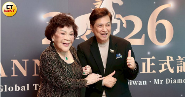 周遊與老公李朝永一同出席記者會。（圖／黃耀徵攝）