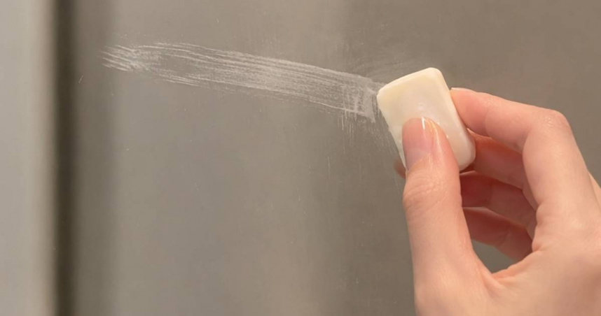 家事達人陳映如分享擦鏡子妙招。（圖／翻攝臉書／陳映如-Sona Queen的生活筆記本）