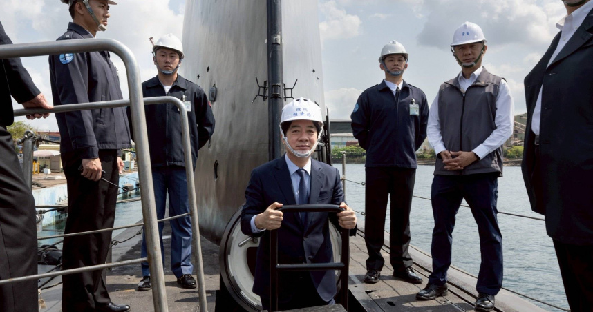 賴清德登艦視導海鯤軍艦。（圖／取自總統府網站）
