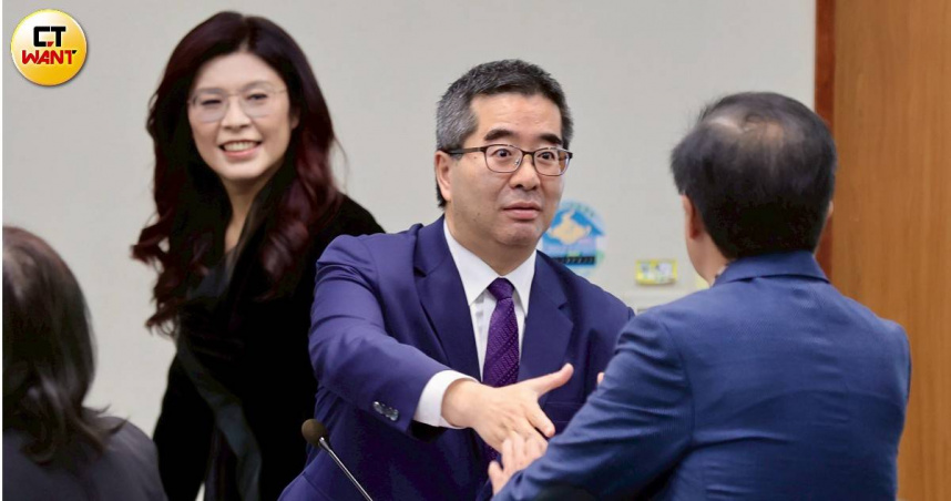 馬英九基金會爆出人事異動與財務紀律爭議，前發言人蕭旭岑回應強調，若涉及操守抹黑將捍衛到底。（圖／黃耀徵攝）