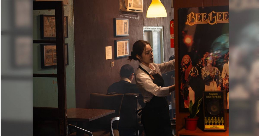 〈幸好〉MV以徐懷鈺的真實人生為靈感出發，描繪她年少時期四處打工、為生活奔波的過往。（圖／滾石提供）