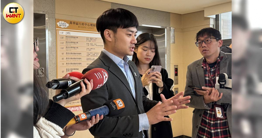 台北市研考會主委殷瑋說明無菸城市政策與吸菸區設置進度。（圖／張綵茜攝）