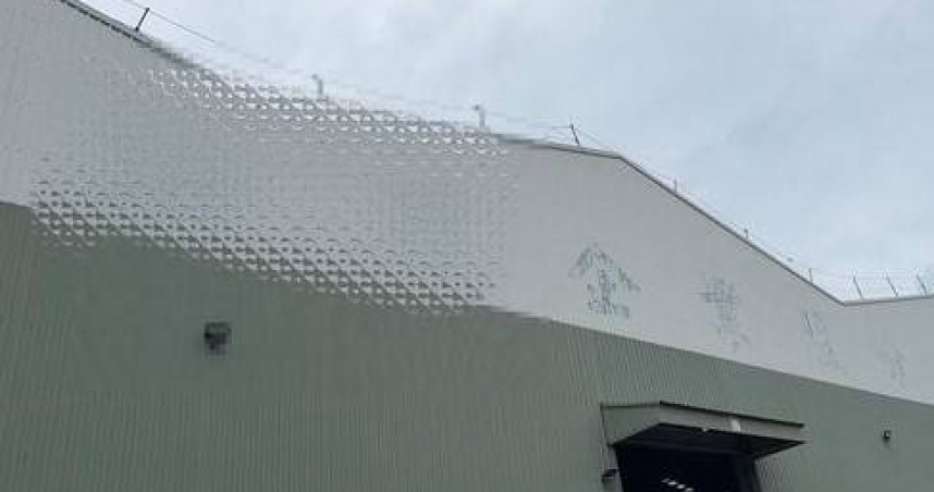 驚悚15米高空墜落！燕巢工廠外包工施工失足　51歲男當場身亡