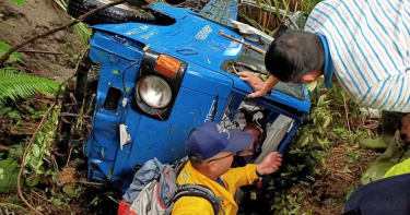 小貨車遭撞噴飛10米深山谷 駕駛送醫與天搶命中