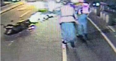 15歲馮姓少年凌晨偷騎父親的機車外出自撞橋護欄身亡。（圖／翻攝畫面）