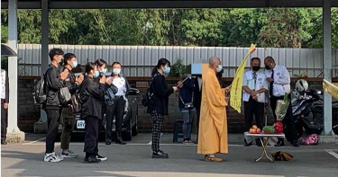 遇害馬國女大生回家了 雙親招魂哭斷腸擲筊1次就「應杯」