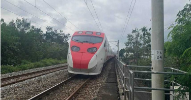 玩命?8旬老翁為貪方便走鐵軌旁 遭普悠瑪風切吸入腳掌骨折