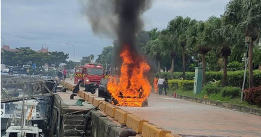 名貴轎車燃燒（圖／翻攝照片）