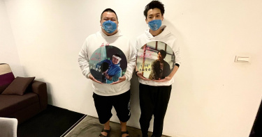 侯彥西(右)和大蛇丸在影廳內妙語如珠,不停逗笑觀眾。(圖/皮諾丘電影提供,下同)