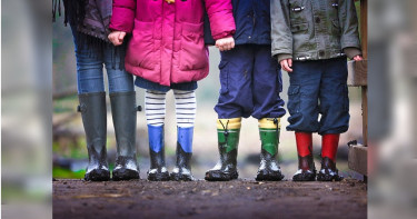 5歲女童遭男同學「當眾指侵」 因年紀小罰不到父怒請願