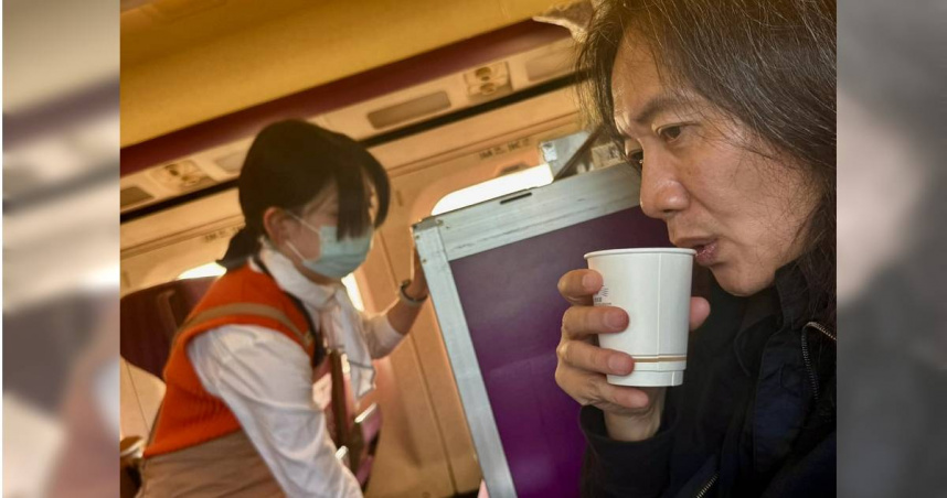 藝人郭彥甫驚訝發現高鐵的咖啡竟然可以續杯。（圖／翻攝自郭彥甫臉書）