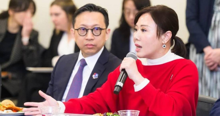 李彥秀（圖右）今天批評，高嘉瑜這幾天以切香腸、擠牙膏、含沙射影的爆料，是典型的搏版面、蹭聲量的政治操作，她深感遺憾。（圖／報系資料照）