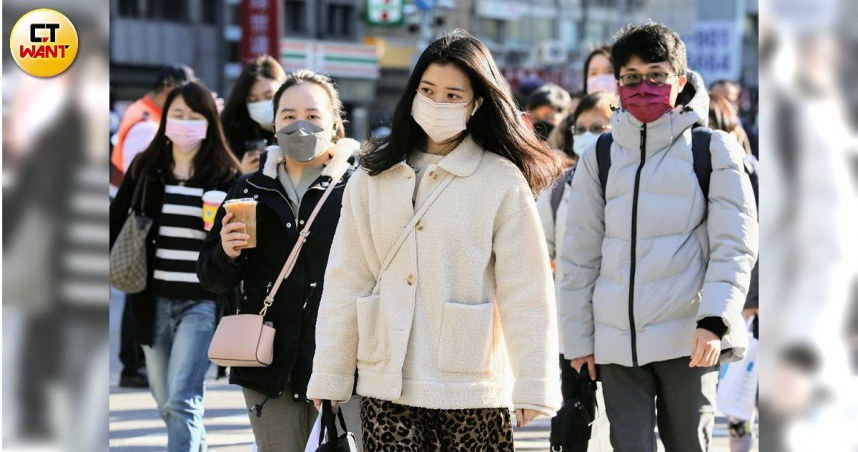 受到強烈大陸冷氣團影響，各地氣溫寒冷。（圖／方萬民攝）