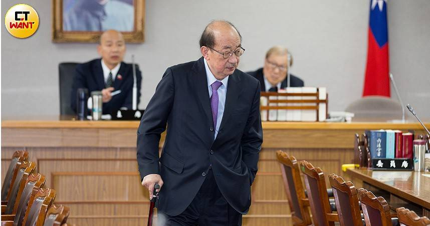 朝野協商確定週五邀請卓揆針對美國對等關稅風暴進行專案報告，韓國瑜多次提醒柯建銘縮短發言時間，直接說明同不同意卓揆到立院專案報告（圖／黃威彬攝）