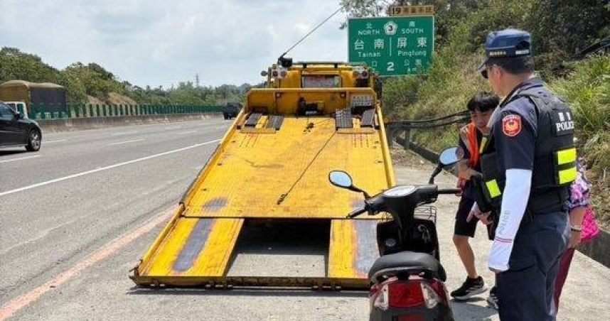 73歲阿嬤騎機車誤闖國道。（圖／翻攝畫面）
